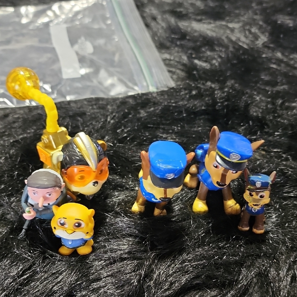 Paw Patrol Mini Figures Set. VINTAGE. COLLECTOR TOYS.